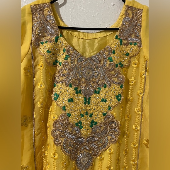 Yellow and Silver Embellished Tunic with Raglan Sleeves - Picture 4 of 13